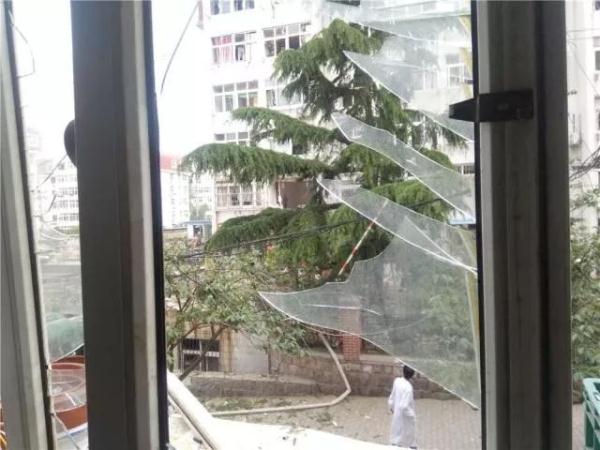 突發(fā)！青島一居民樓發(fā)生爆燃！已造1人死亡，7人受傷！3公里外有震感…